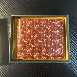 🏷️ Goyard Victoire bifold wallet in Wine Red Goyard one